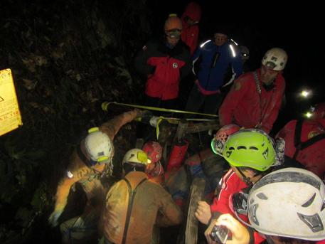 Incidente in montagna: salva la speleologa precipitata